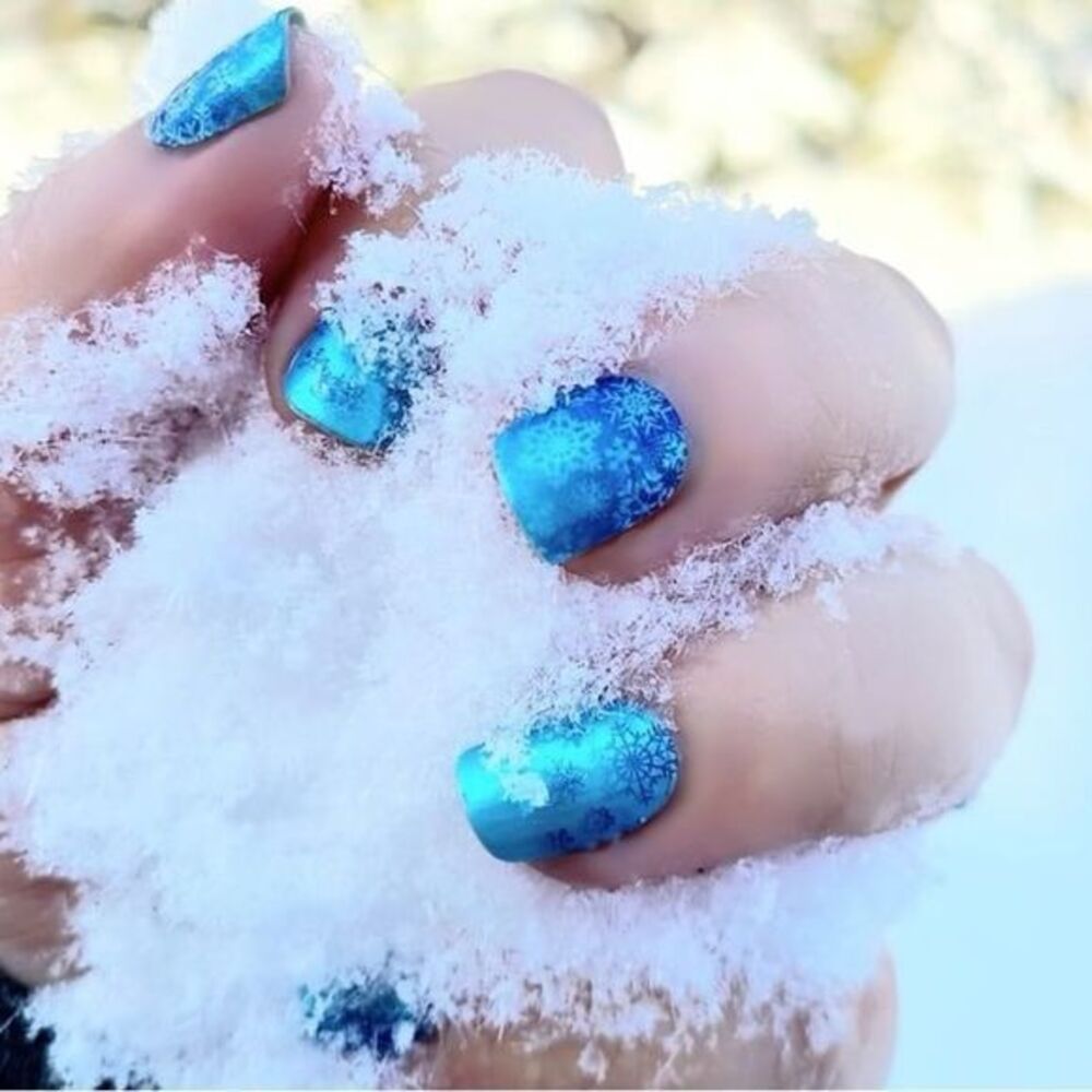 Color Street - Cold Front, winter design of delicate snow flakes, shades of blue